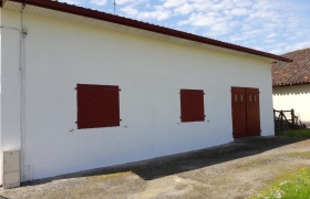 Ravalement de façade, rénovation boiserie et peinture au sol à Saubion
